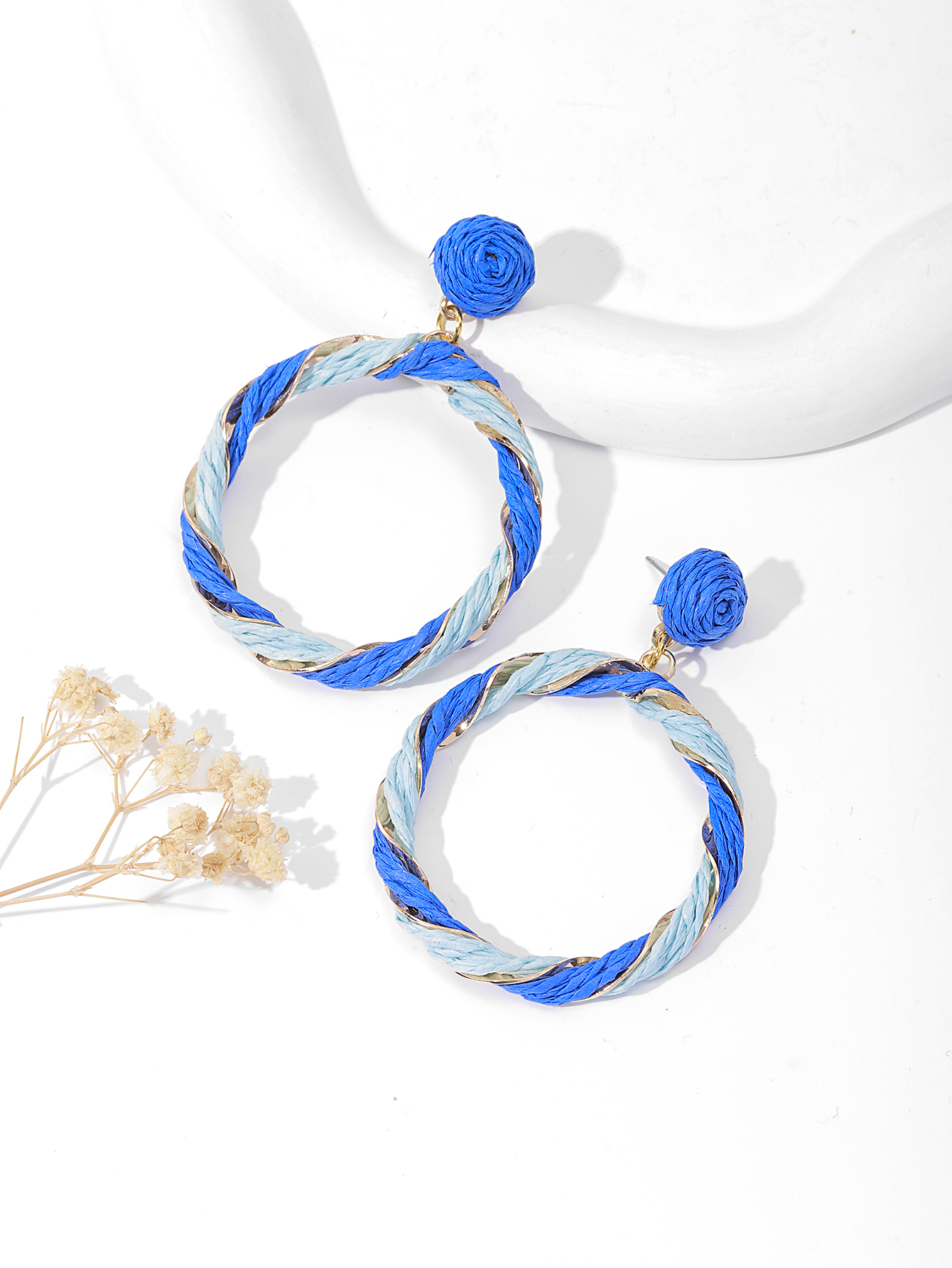 New European and American Lafite grass fashionable, simple, elegant and exaggerated round woven women's earrings Application Scenario