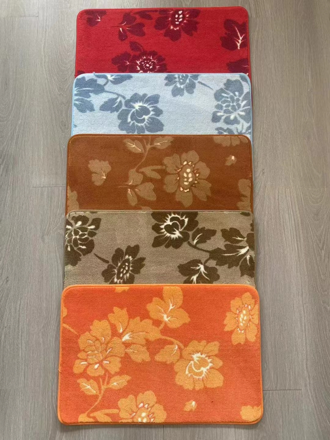 The product quality is excellent. It comes in 5 regular colors, which are soft, comfortable and have a good anti-slip effect. The size is 40*60cm Application Scenario