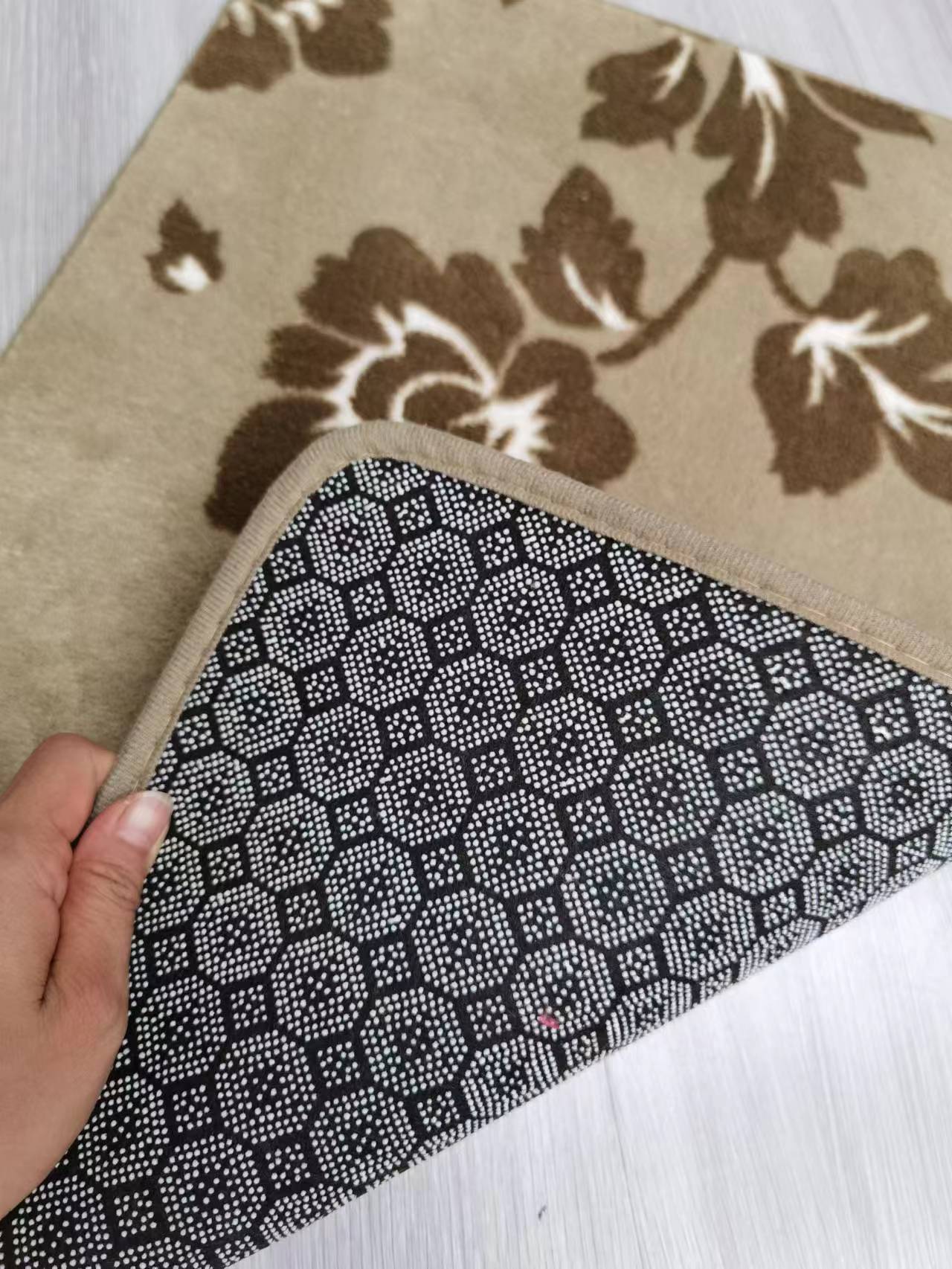 Super fiber large floral toilet 3-piece set, floor mat, foot mat, door mat, carpet, water-absorbing and anti-slip mat, living room blanket. Good product quality. Standard 5 colors, soft and comfortable, good anti-slip effect. Size 50*80cm series Item Picture