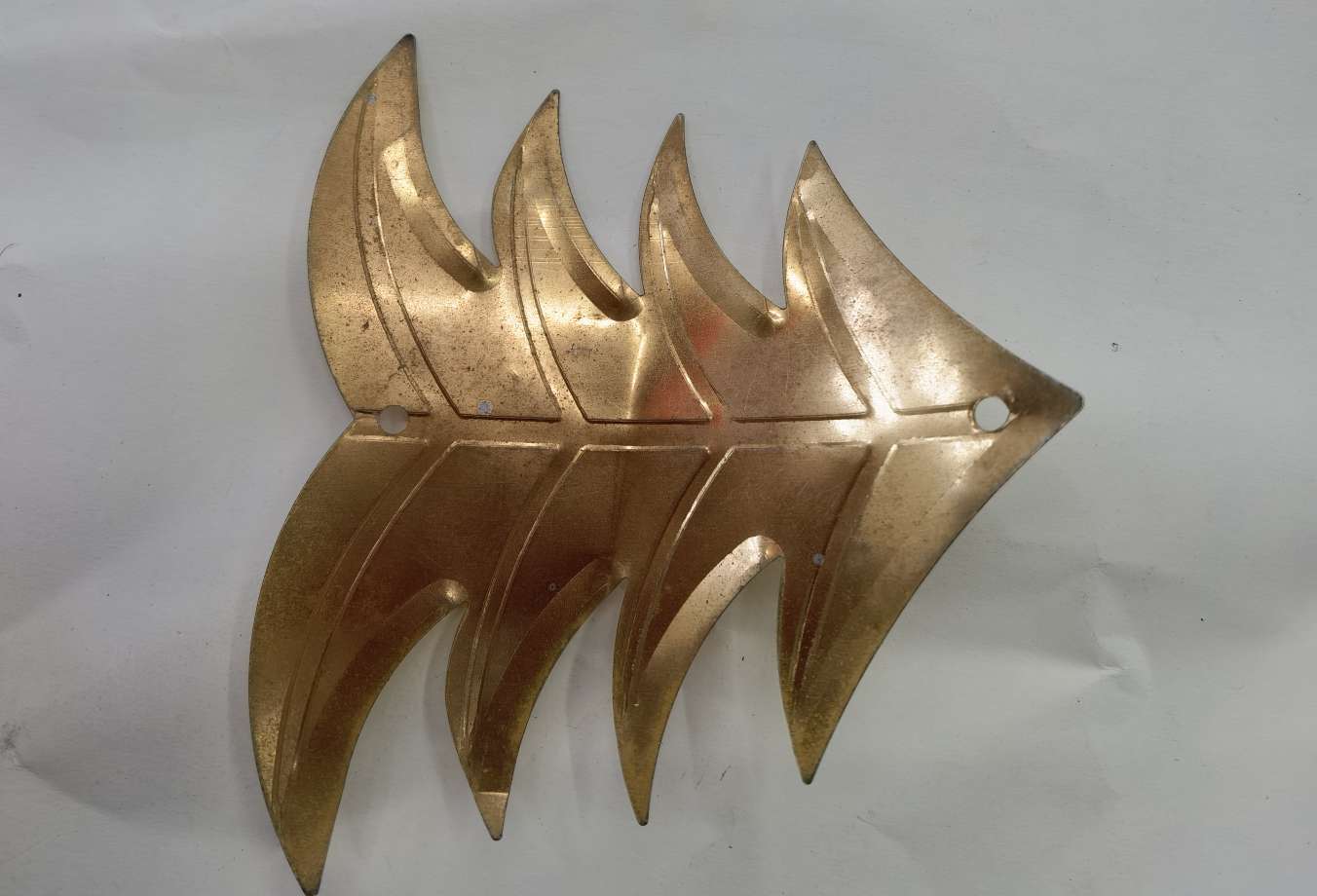 110x110mm double-hole pressed Christmas tree golden sequins, available in various colors, can be made into environmentally friendly high-temperature products and used in Christmas handicrafts, which are deeply loved by customers. Jincan 137. Specification image