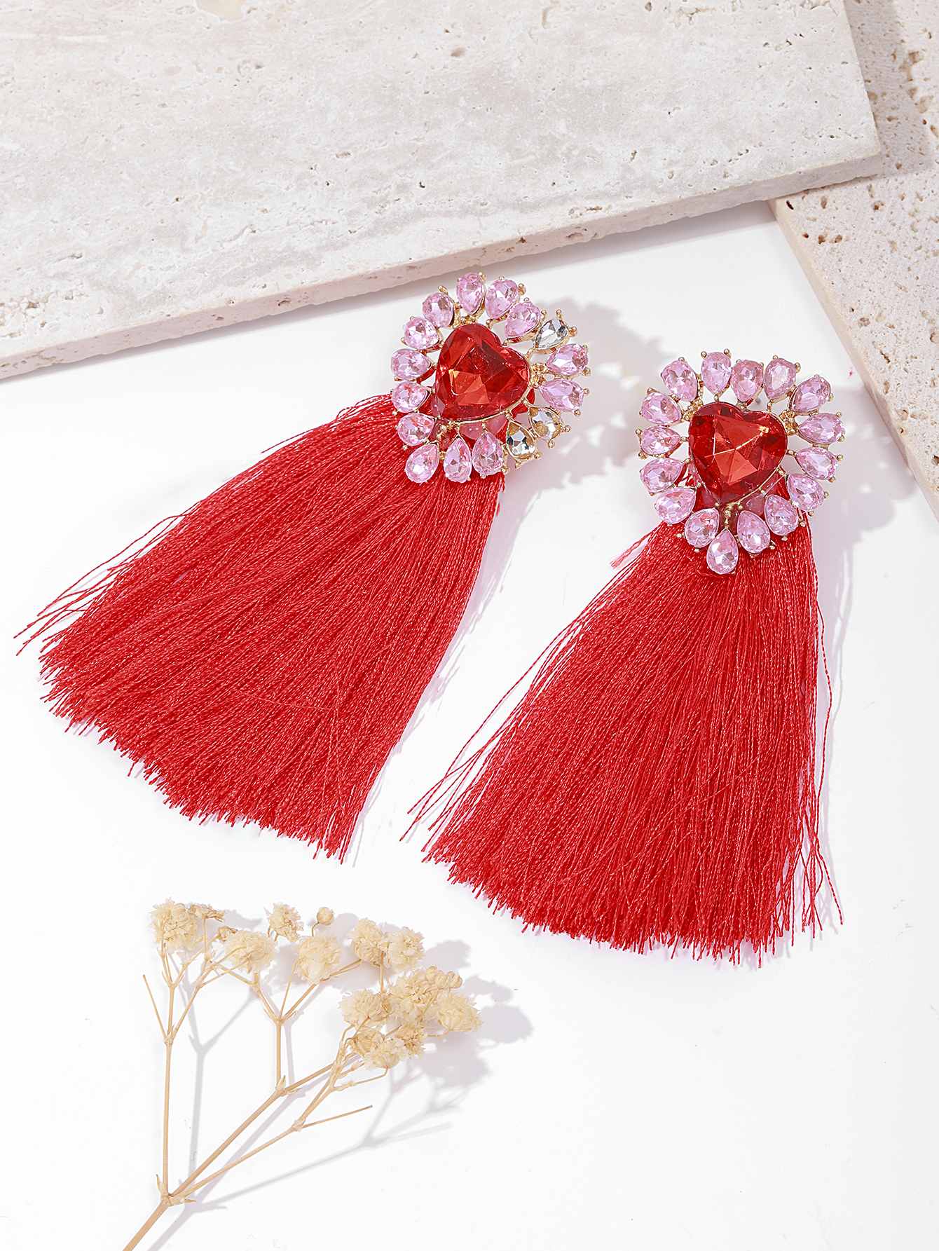 New European and American fringed fashion style alloy diamond-encrusted long Bohemian ethnic trend women's earrings Application Scenario