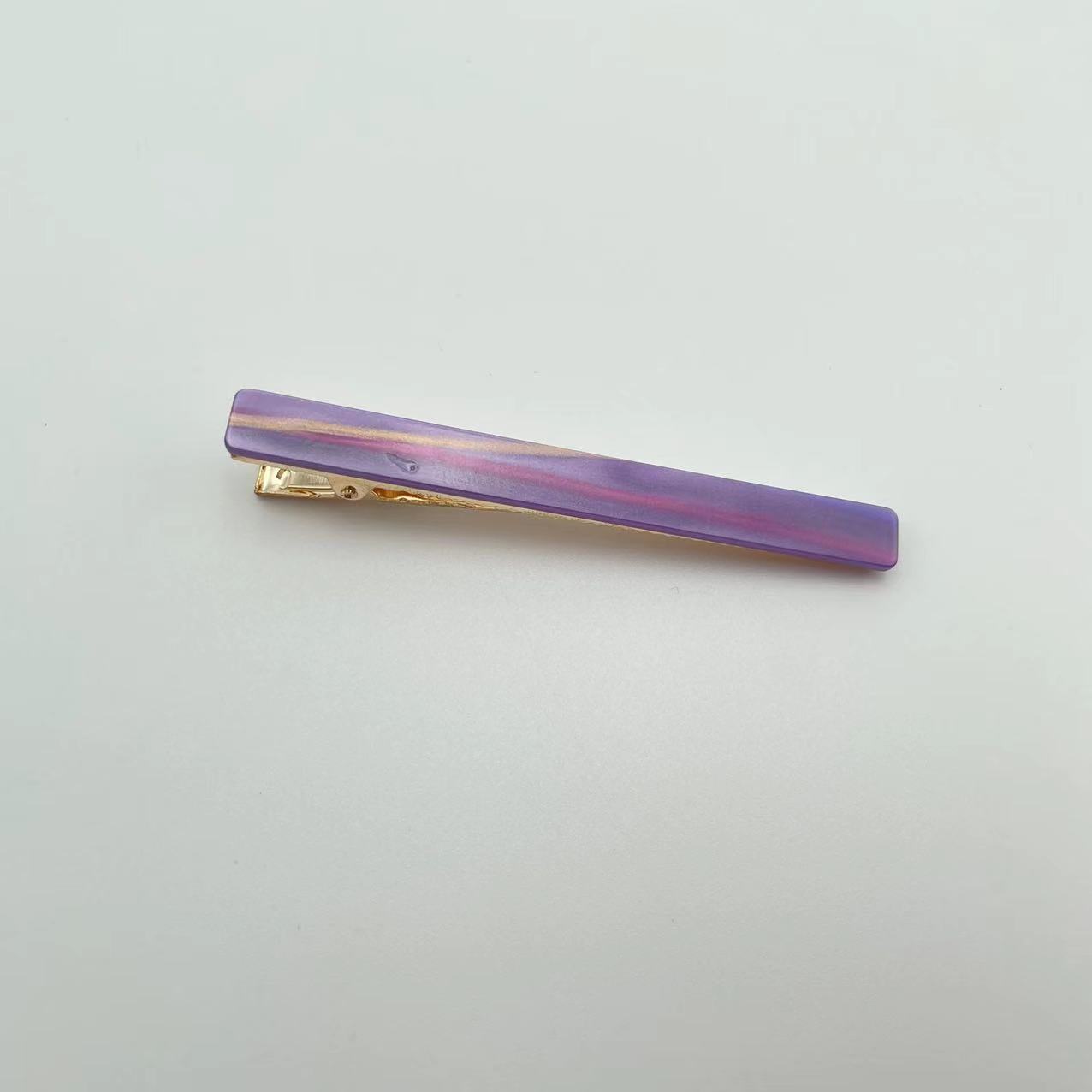 The new stylish acetate hair clip from Dongdaemun, South Korea, features a simple and fashionable one-line clip and a long duckbill clip Item Picture