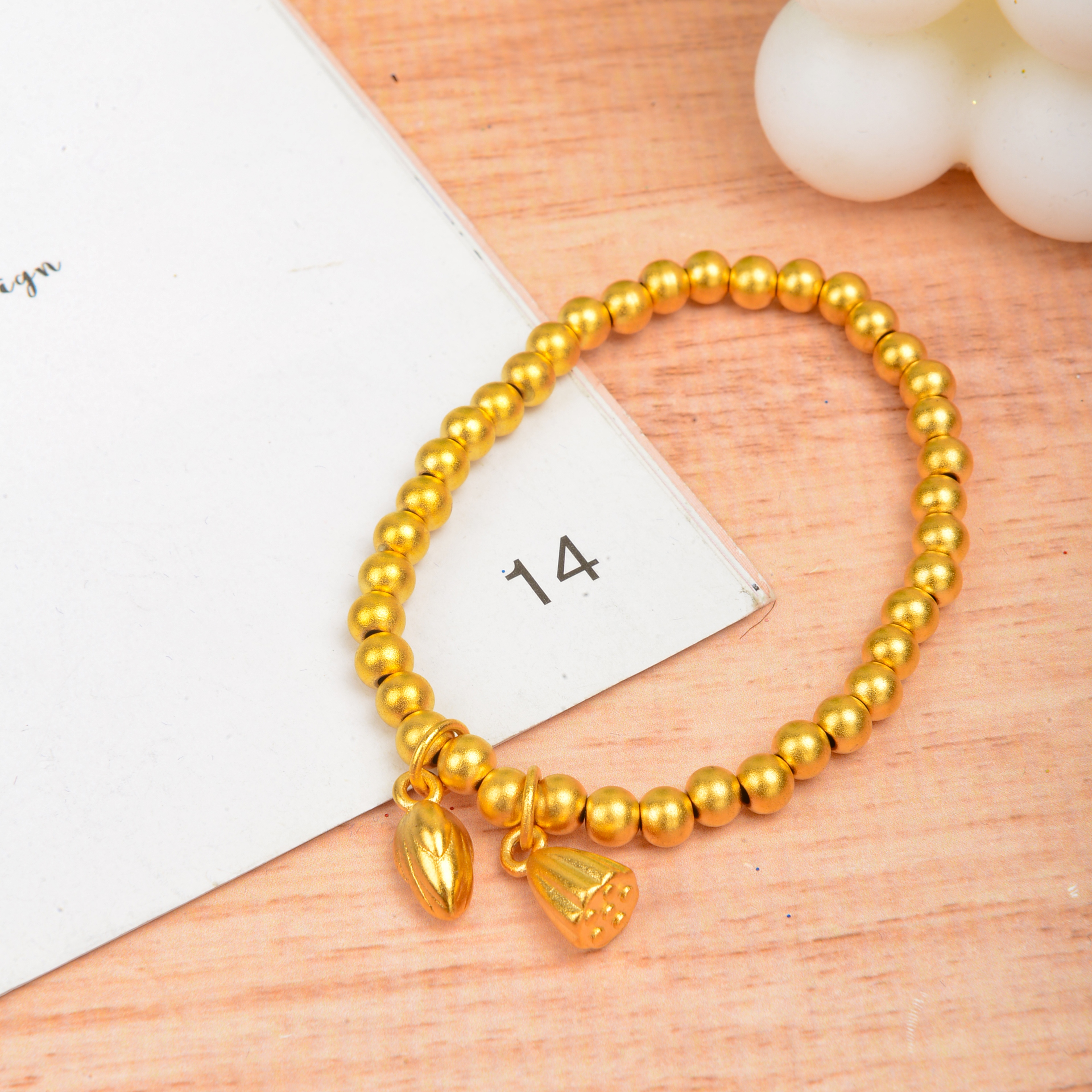 Manufacturers Direct Sales Bracelet Light Luxury Design Unique Aesthetic Simplicity Ins details Picture