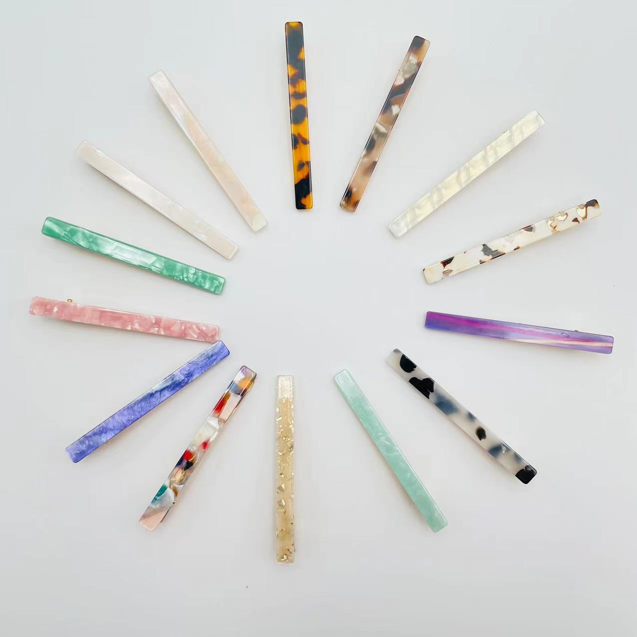 The new stylish acetate hair clip from Dongdaemun, South Korea, features a simple and fashionable one-line clip and a long duckbill clip details Picture