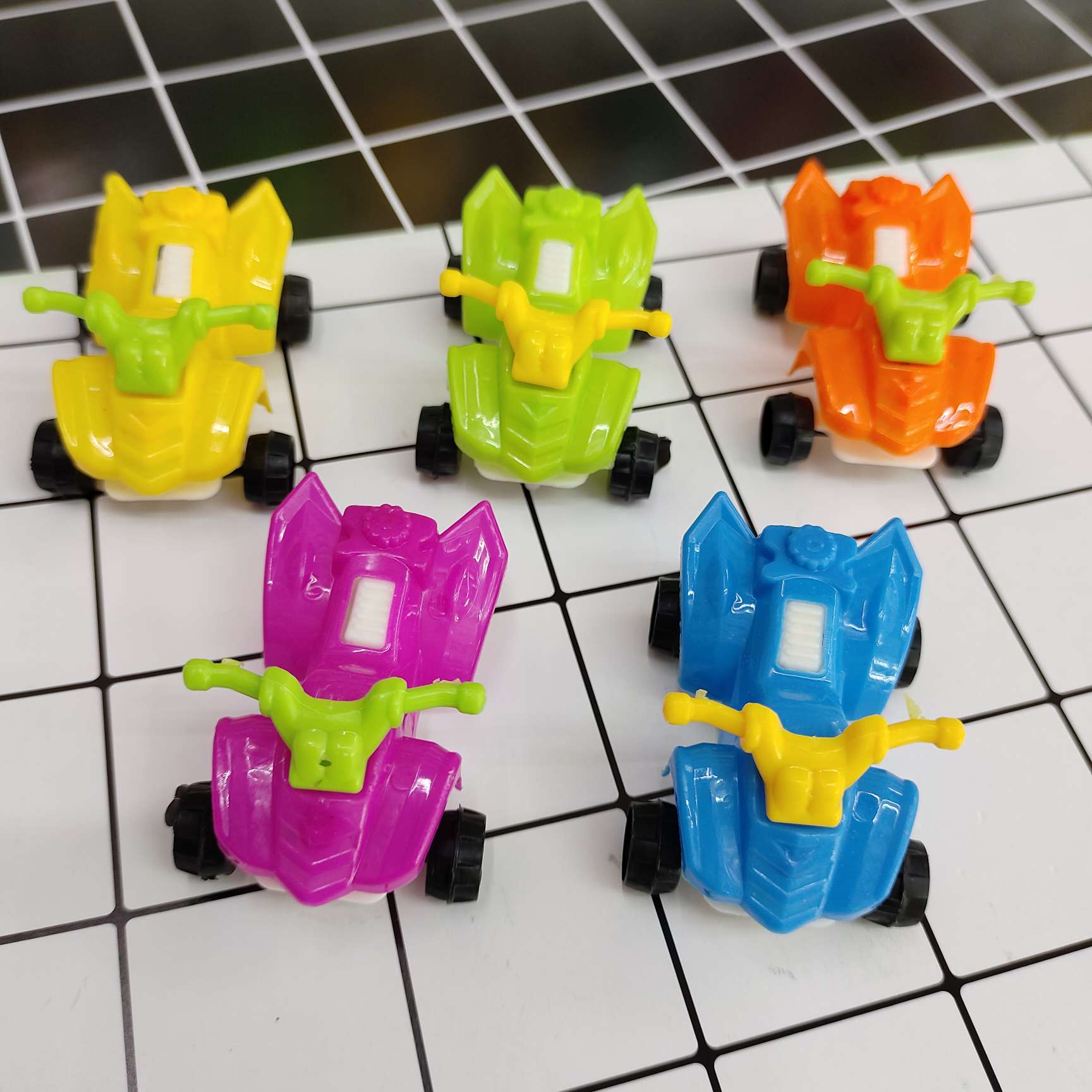 热销款滑行沙滩车幼儿活动运动挂板配件扭蛋赠品厂家直销批发