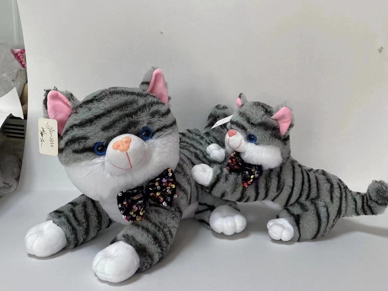 Plush toy Plush toy Plush toy simulation grey and white cat doll Plush toy doll with sleeping puppet party cat