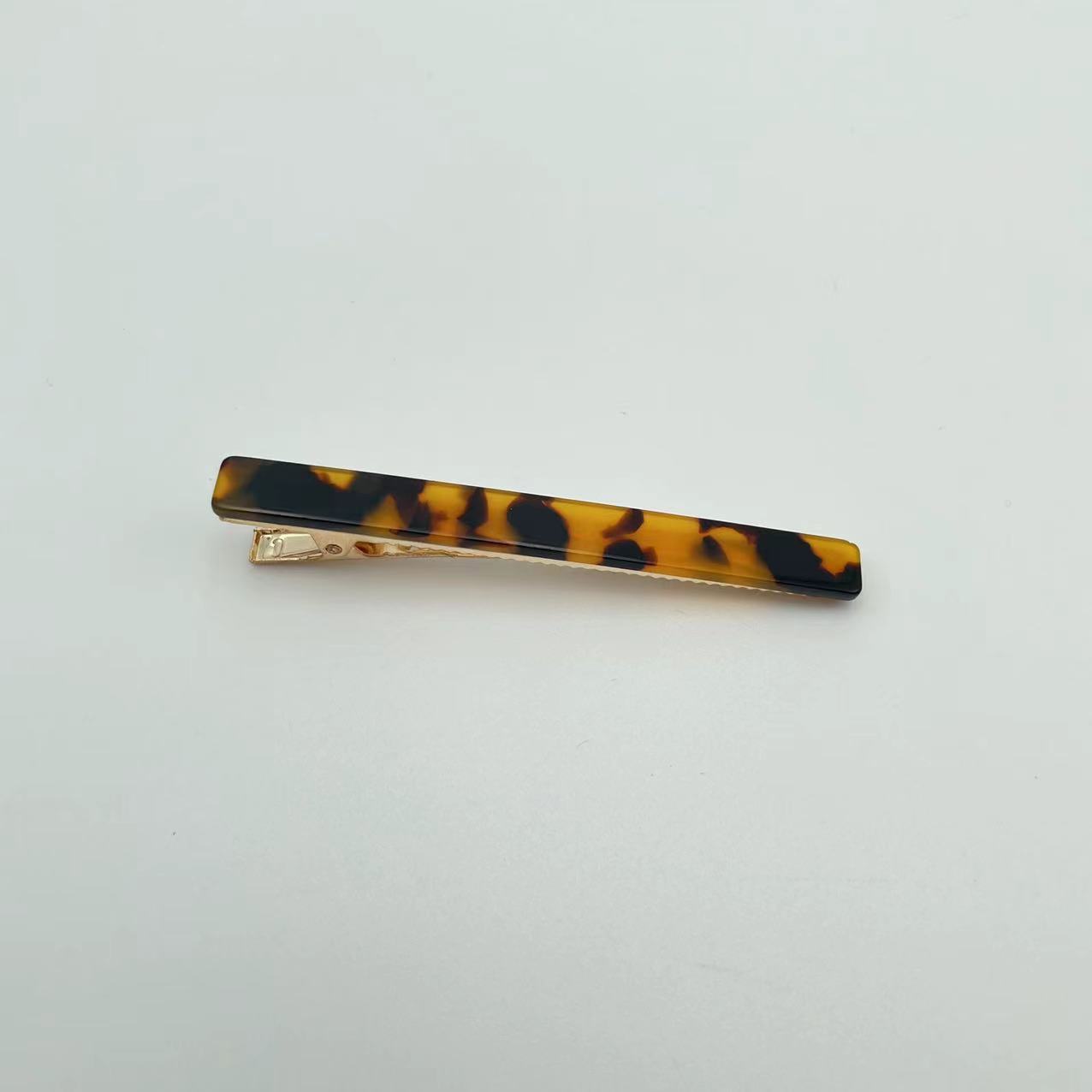 A new style acetic acid hair clip from Dongdaemun, South Korea, with a stylish and simple side clip and a long duckbill clip Specification image
