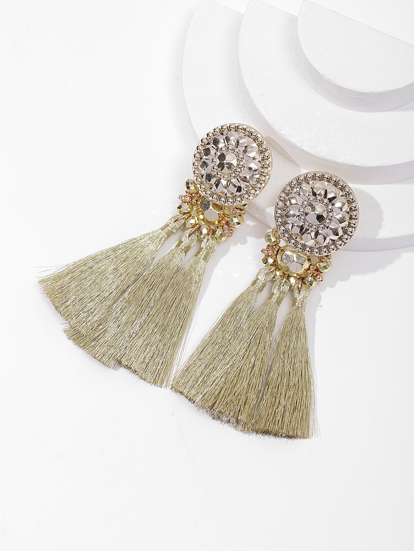 European and American multi-layer woven tassel earrings, Bohemian resin fashionable and elegant long women's earrings Application Scenario