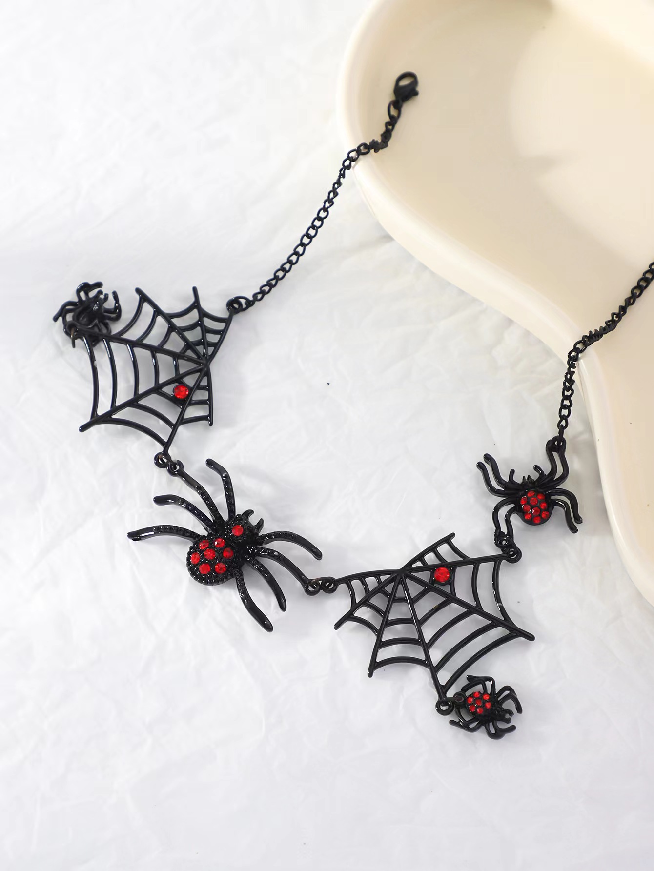 Halloween Special! European And American Wind Spider Decoration, Value Price, Do Not Buy You Will Definitely Regret! Flash Sale, Gift Surprise! Application Scenario