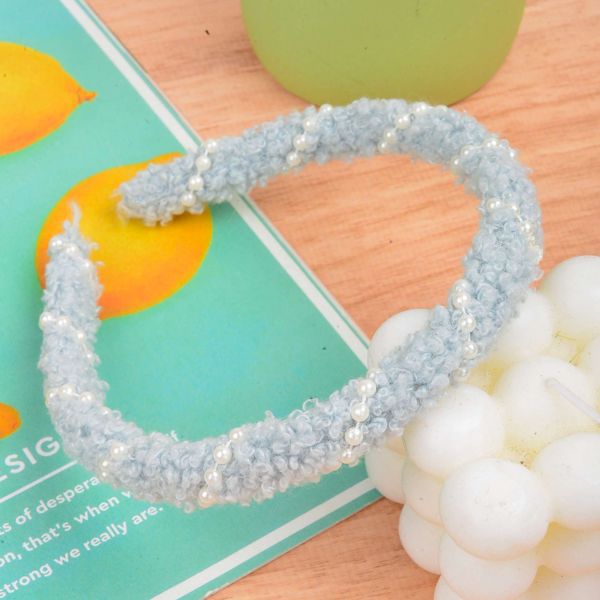 A plush pearl hairband detail image 5