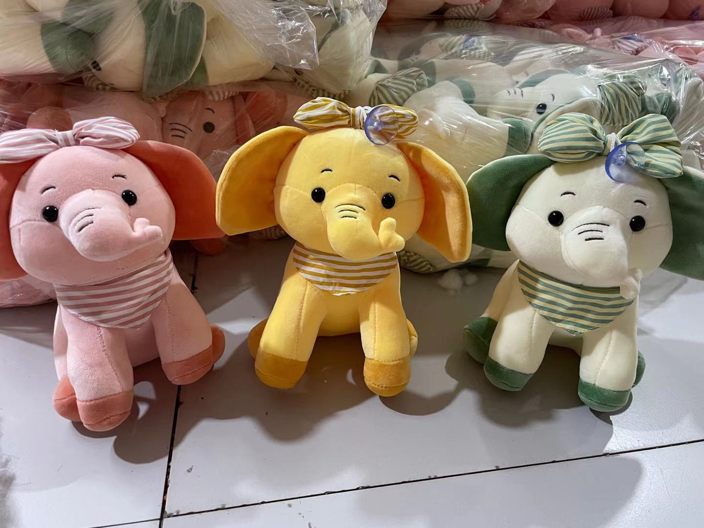 Lindo juguete de peluche para niños pequeño elefante cojín regalo de cumpleaños vaca de dibujos animados lindo juguete de conejo details Picture