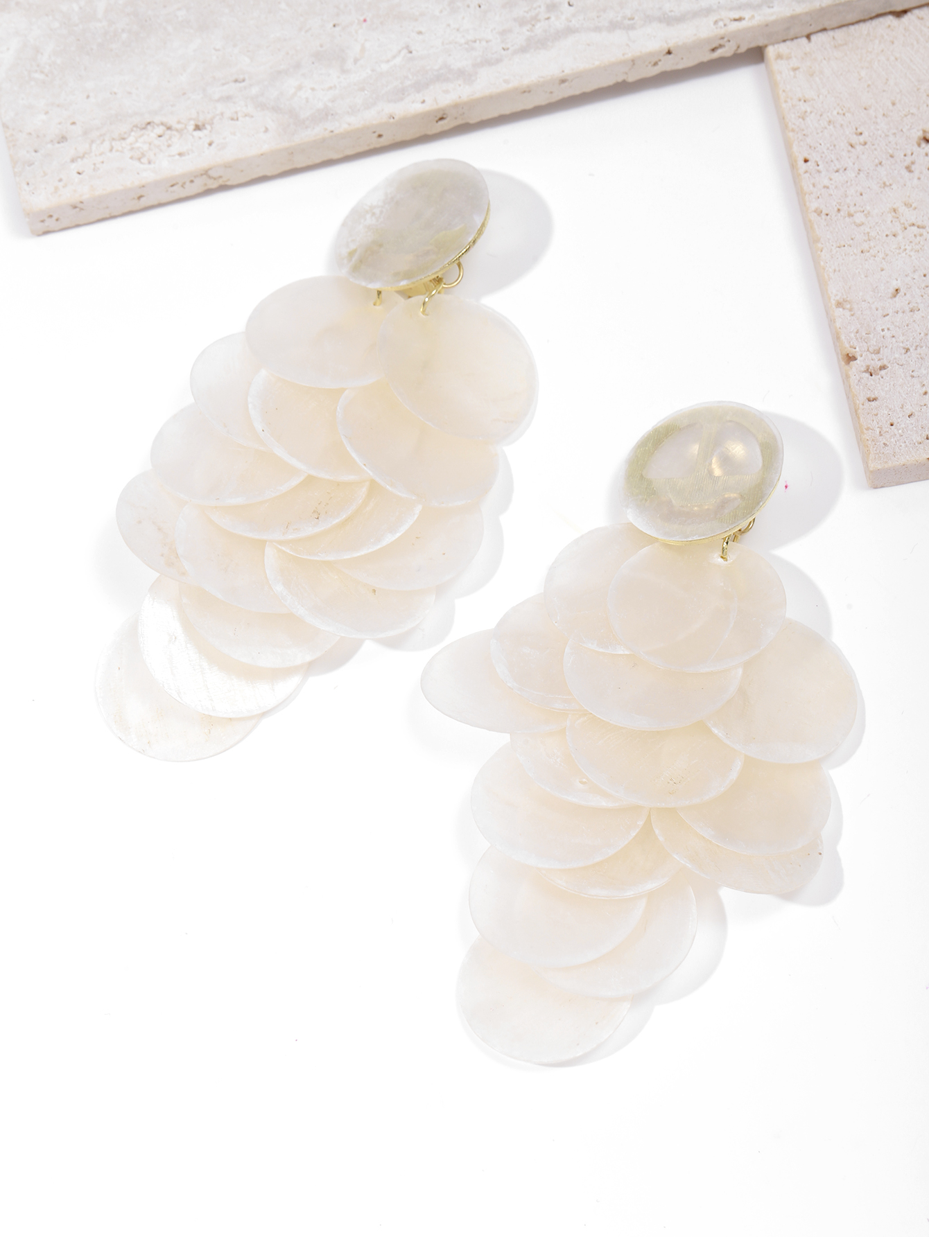 European and American style fashionable, exaggerated and grand, natural shell round pieces, grape strings, tassels, fish scales long earrings Item Picture