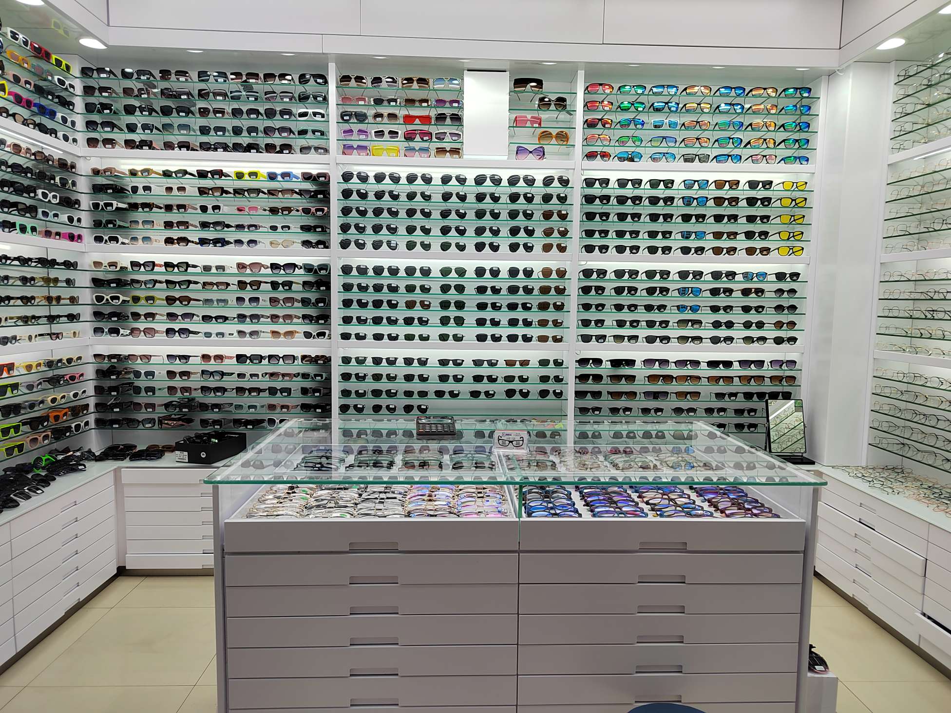 Huitong Glasses Co., Ltd. offers sunglasses, reading glasses, optical glasses and children's glasses describe pic - 9
