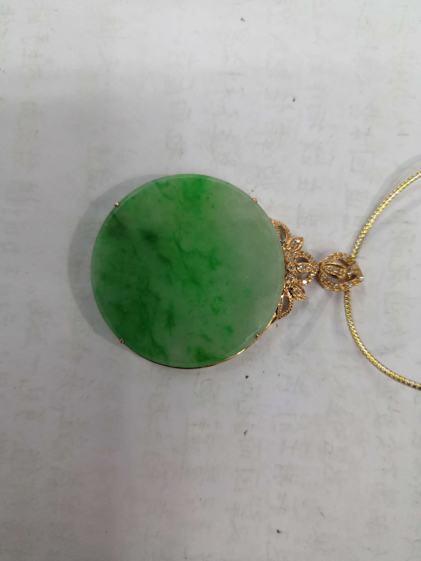 翡翠镶金挂件产品图