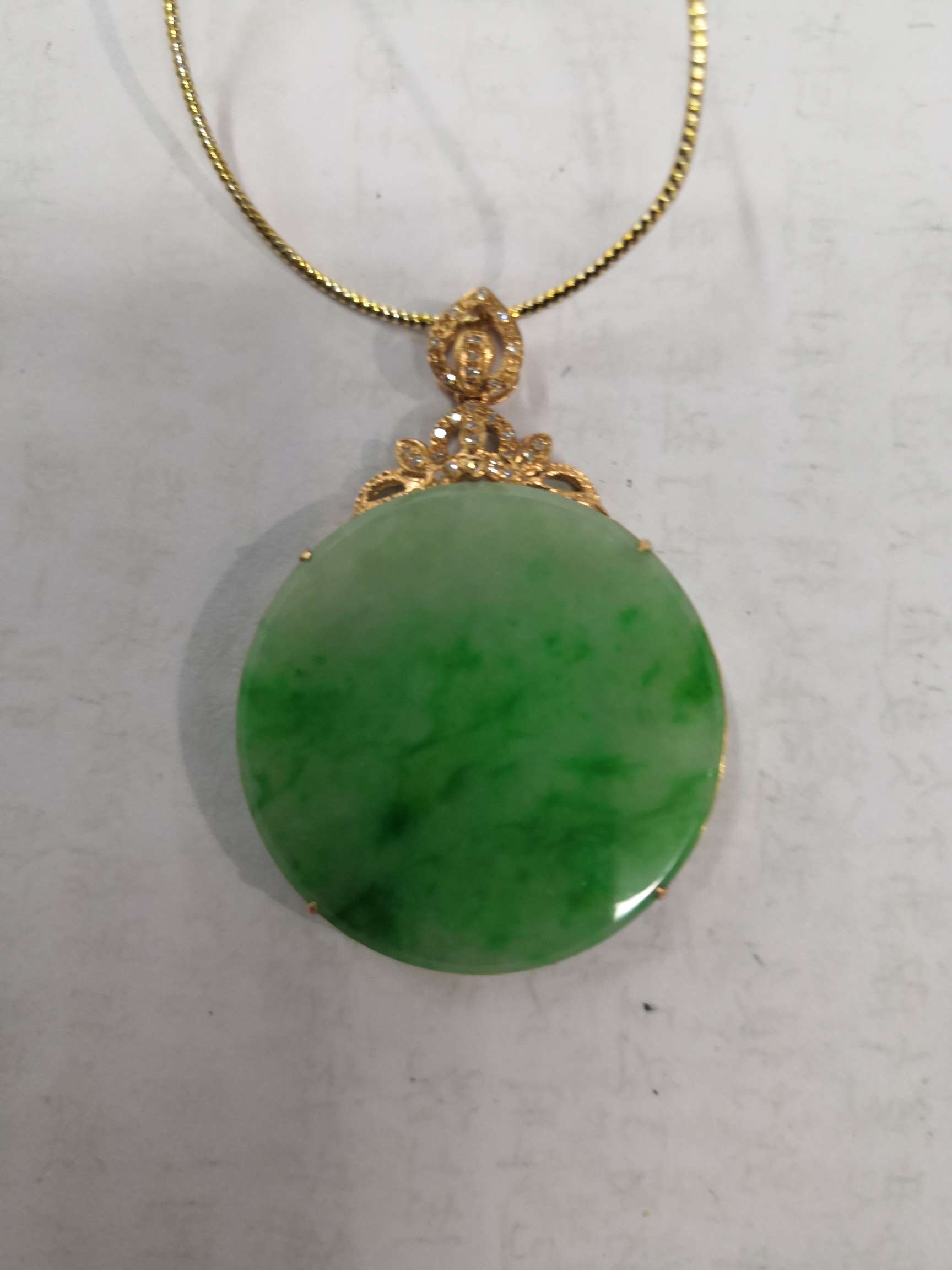 翡翠镶金挂件细节图