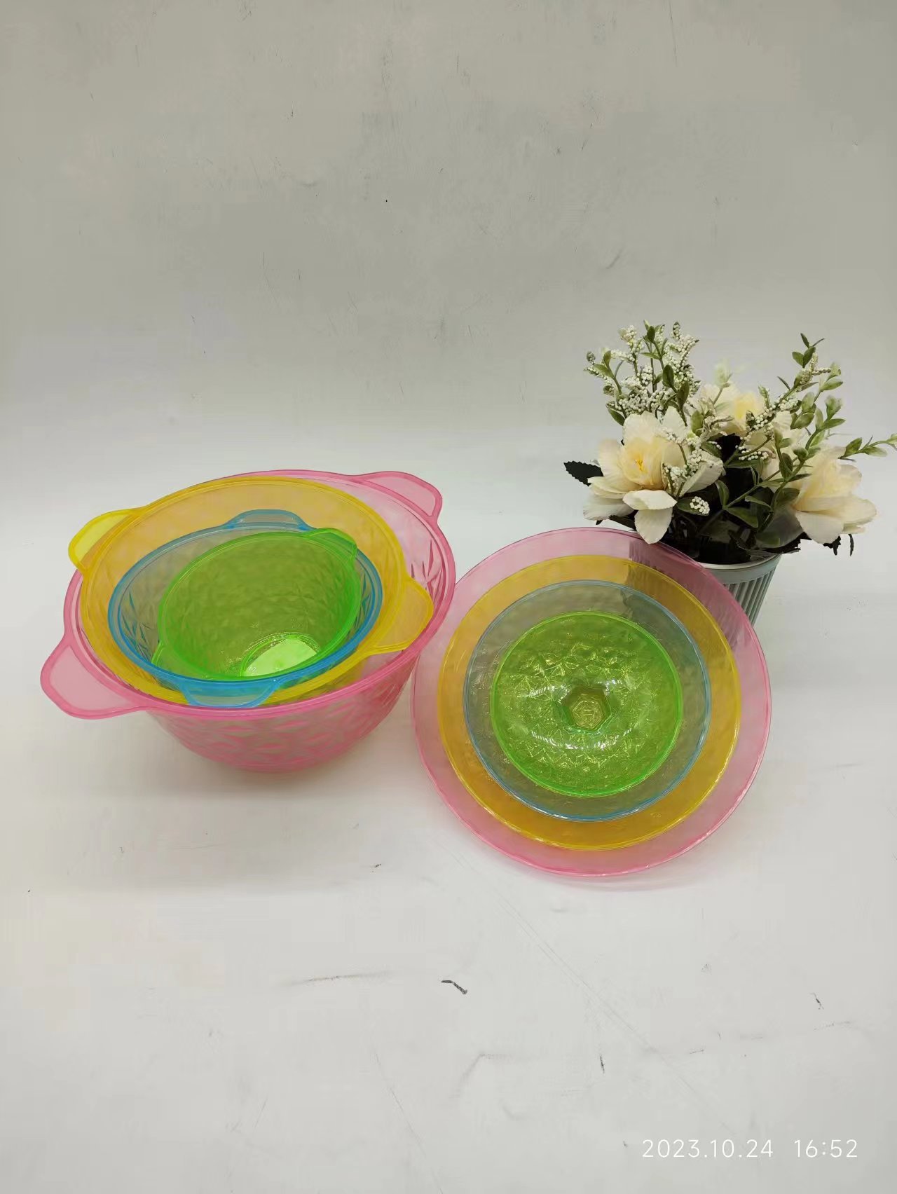 Plastic fruit boxes, food storage with LIDS, snack storage cans, storage boxes, storage boxes with covered bowls details Picture