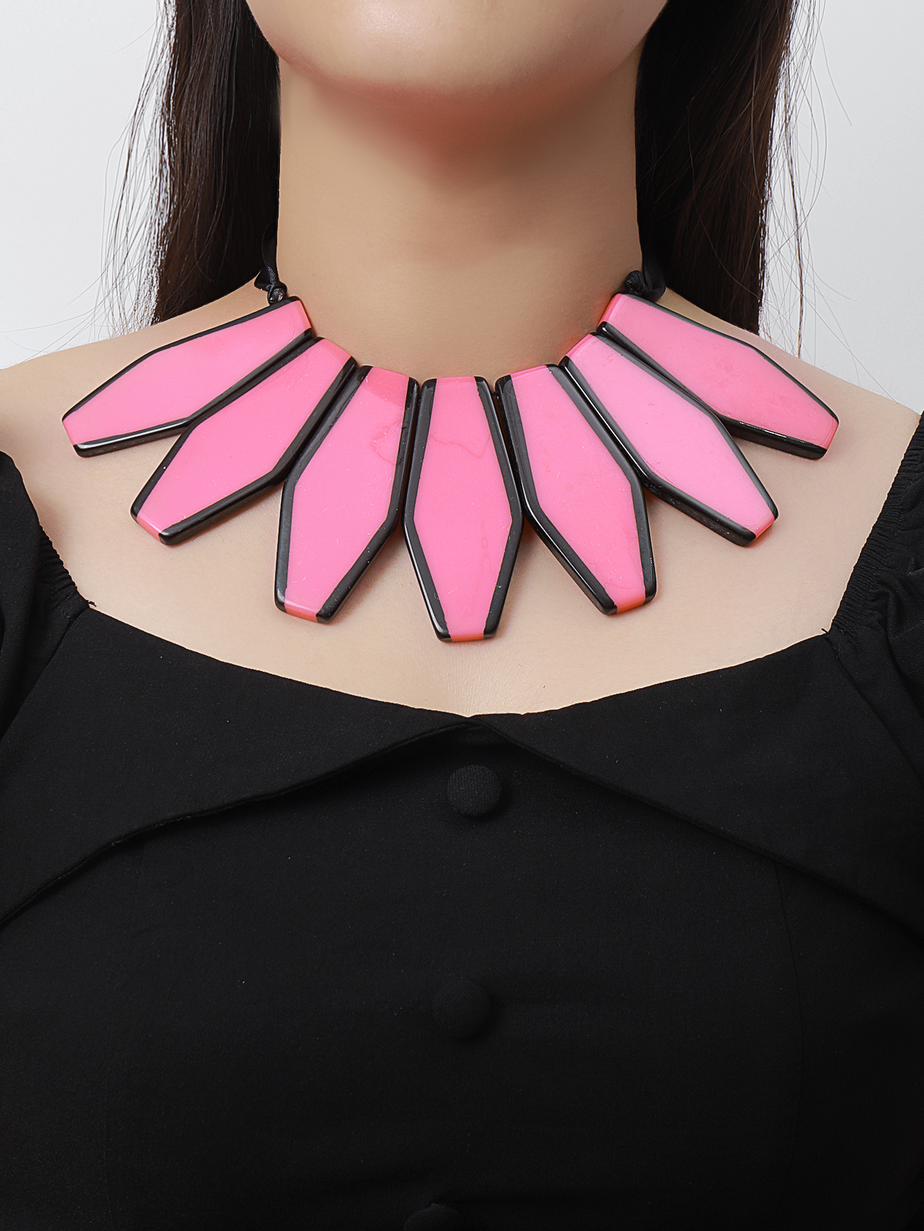 New fashionable geometric resin short pink necklace from Europe and America, retro exaggerated sweater chain, ladies' necklace Item Picture