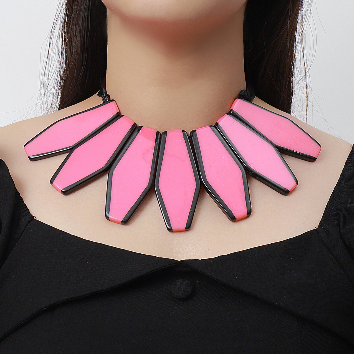 New fashionable geometric resin short pink necklace from Europe and America, retro exaggerated sweater chain, ladies' necklace Application Scenario