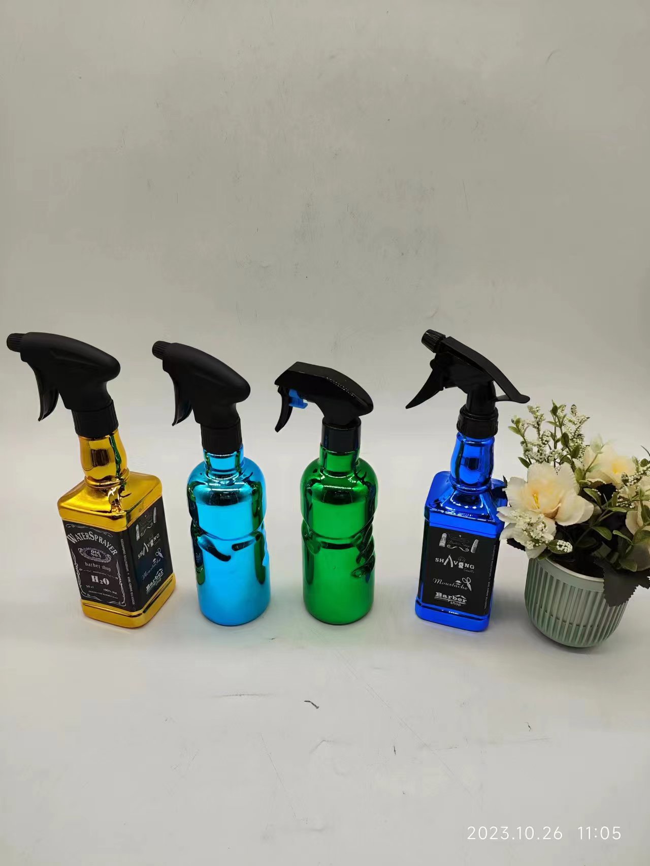 Spray bottle watering can Multi-functional plastic hand pressure water bottle watering can, style, welcome to buy