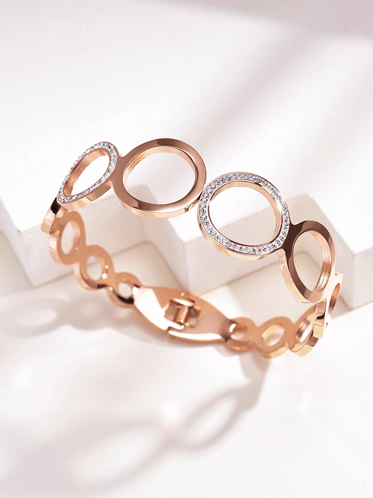 王牌轻奢新款欧美大气经典不锈钢手镯简约不掉色冷淡风手饰