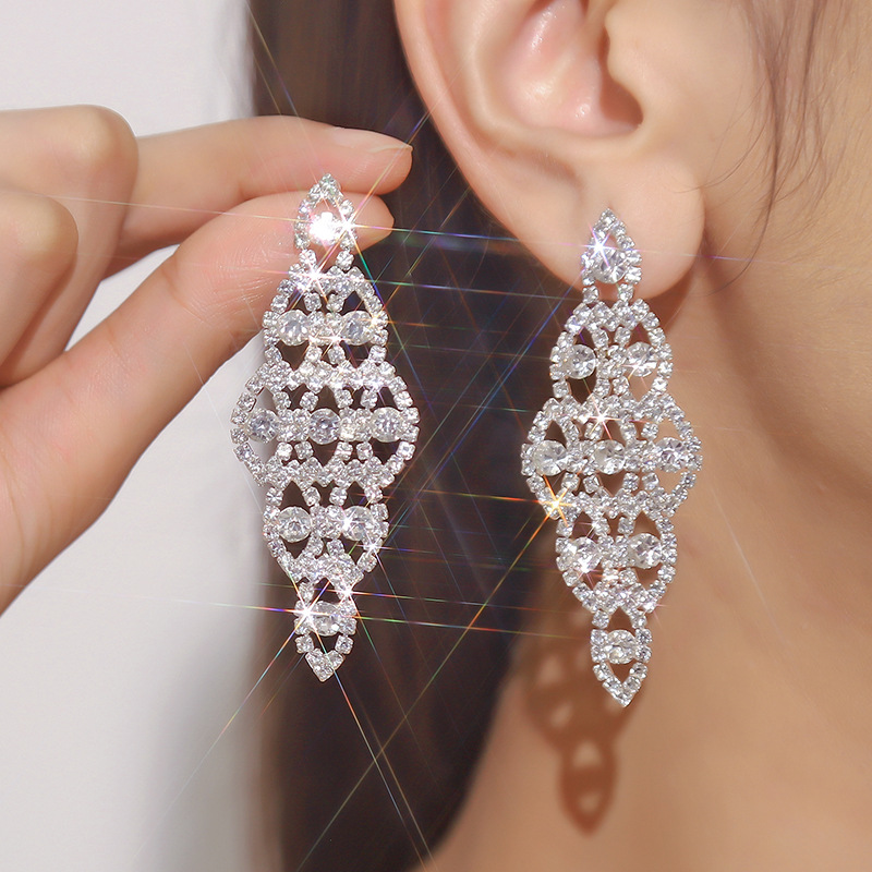 Diamond-shaped earrings, claw diamonds, full diamonds, fashionable and trendy, exaggerated, simple and elegant. Limited-time flash sale detail image 6