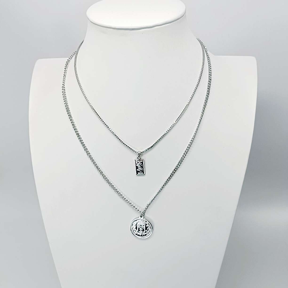Limited-time flash sale! A double-layered white K necklace with a European and American fashion style, featuring a light luxury design. You'll regret it if you don't buy it! detail image 1