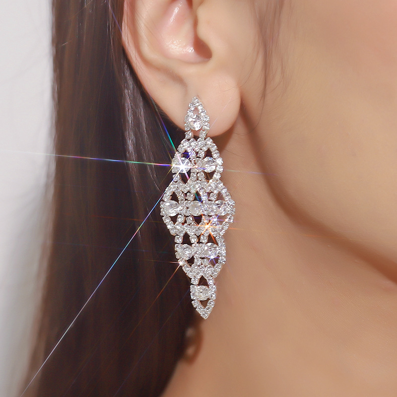 Diamond-shaped earrings, claw diamonds, full diamonds, fashionable and trendy, exaggerated, simple and elegant. Limited-time flash sale detail image 3