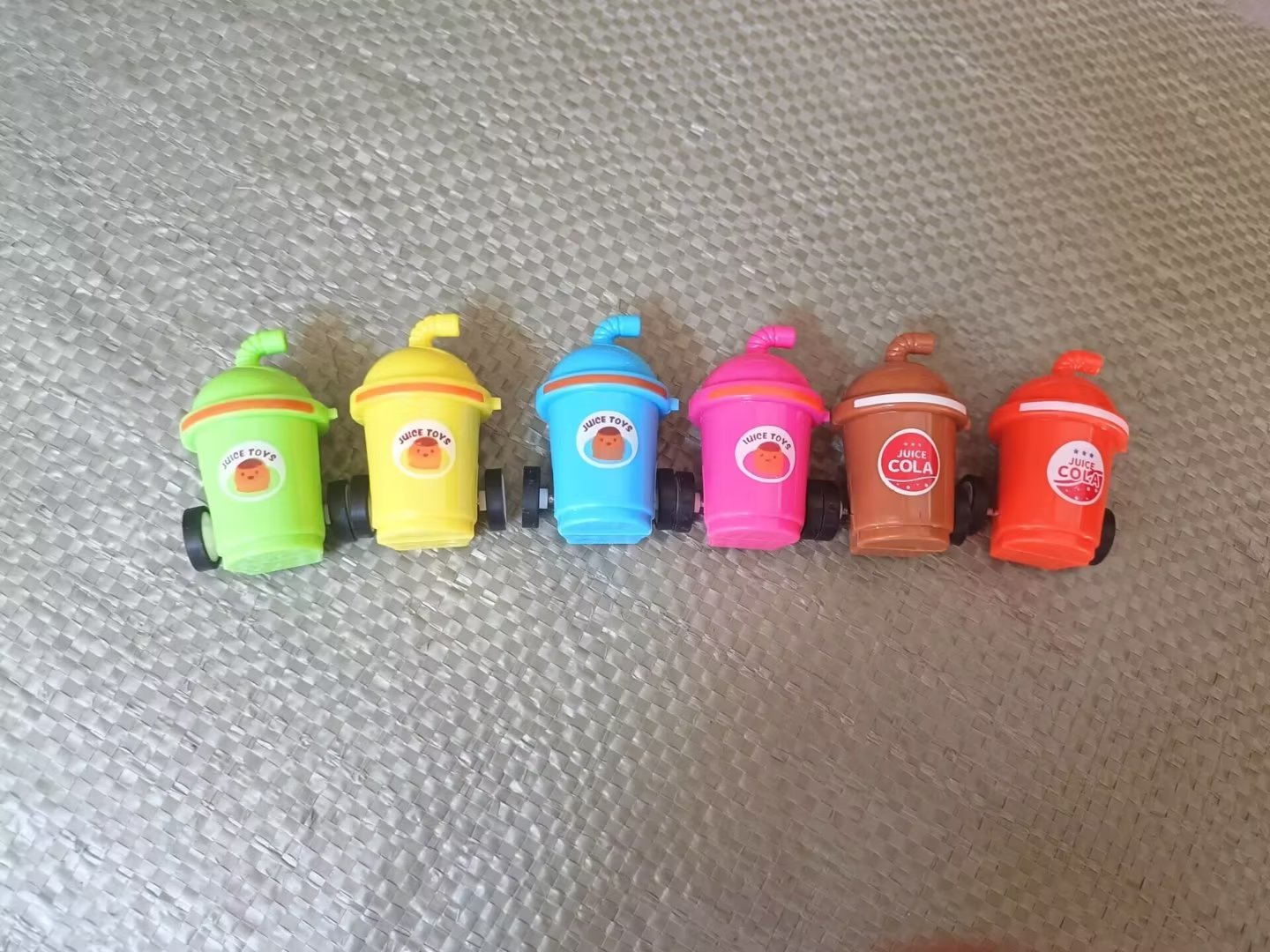 Children's toys, cartoon beverage bottles, rebound cars, mini toys, fun gashapon eggshells, gift toys, small gifts for kindergarten activities