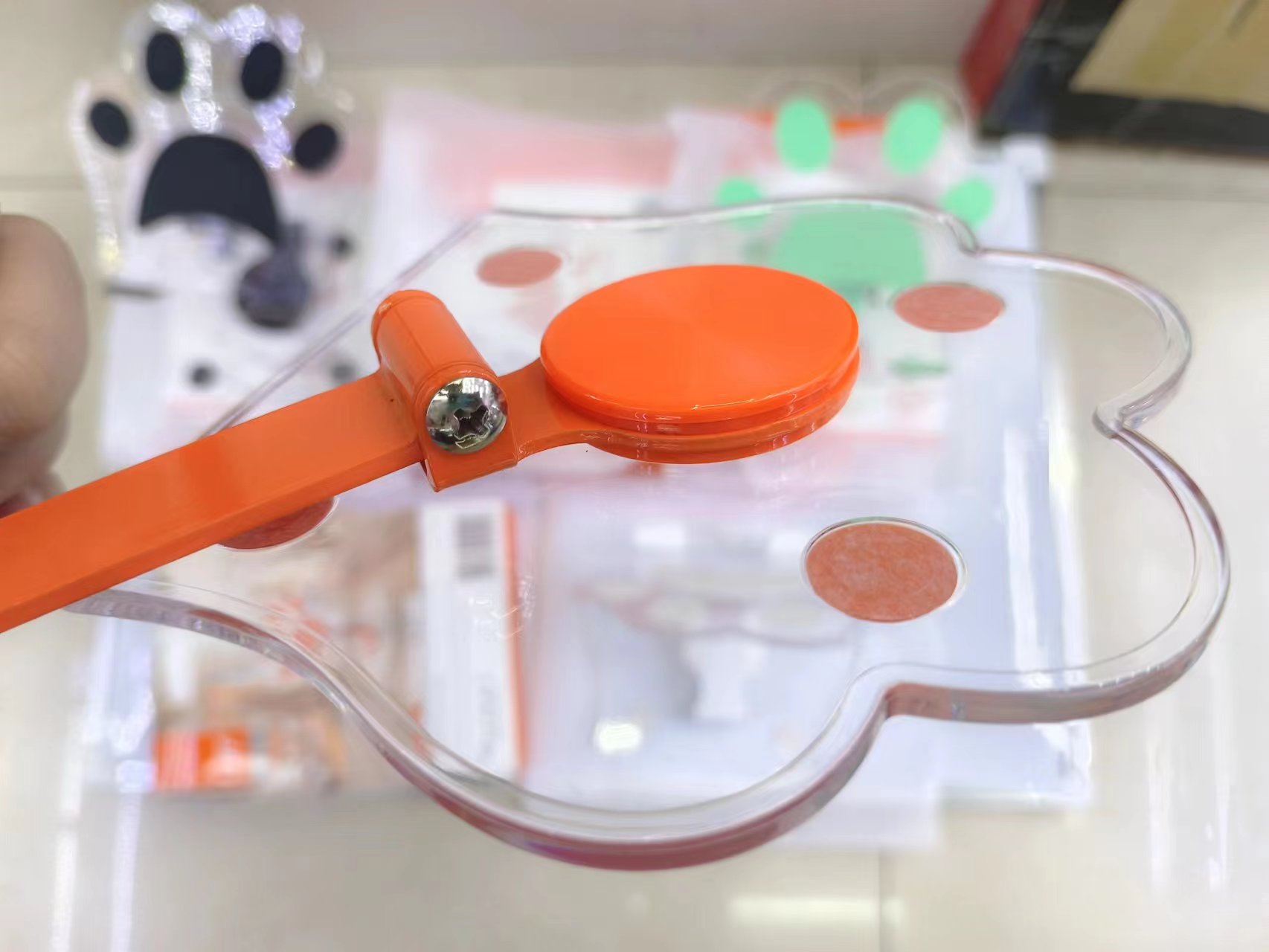 Cat's paw transparent desktop stand Application Scenario