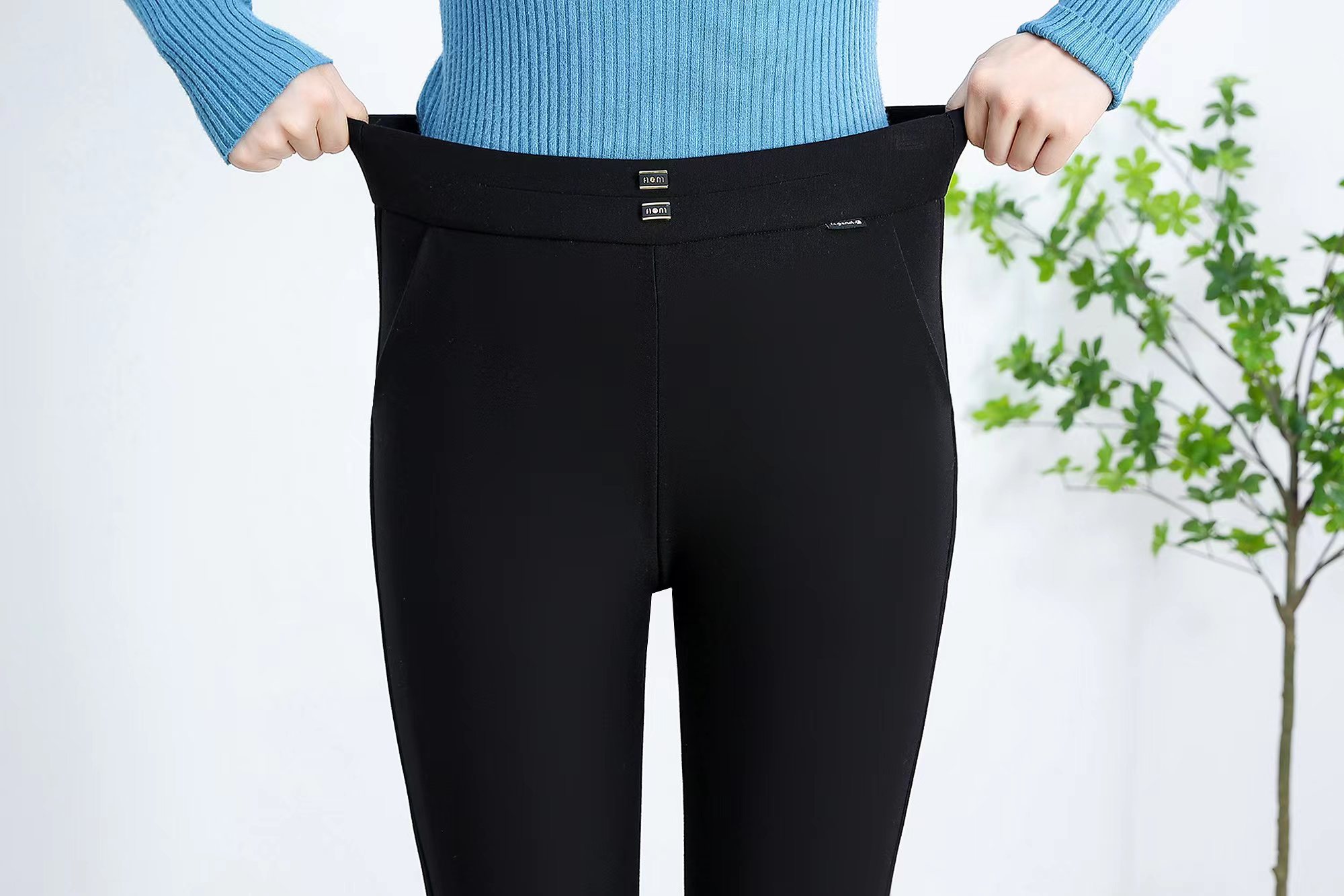 Women's Fleece-Lined Leggings Women's Winter Fleece-Lined Thick Outerwear High-Waisted Slimming Elastic Shape Extra Thick Warm Cotton Pants Application Scenario