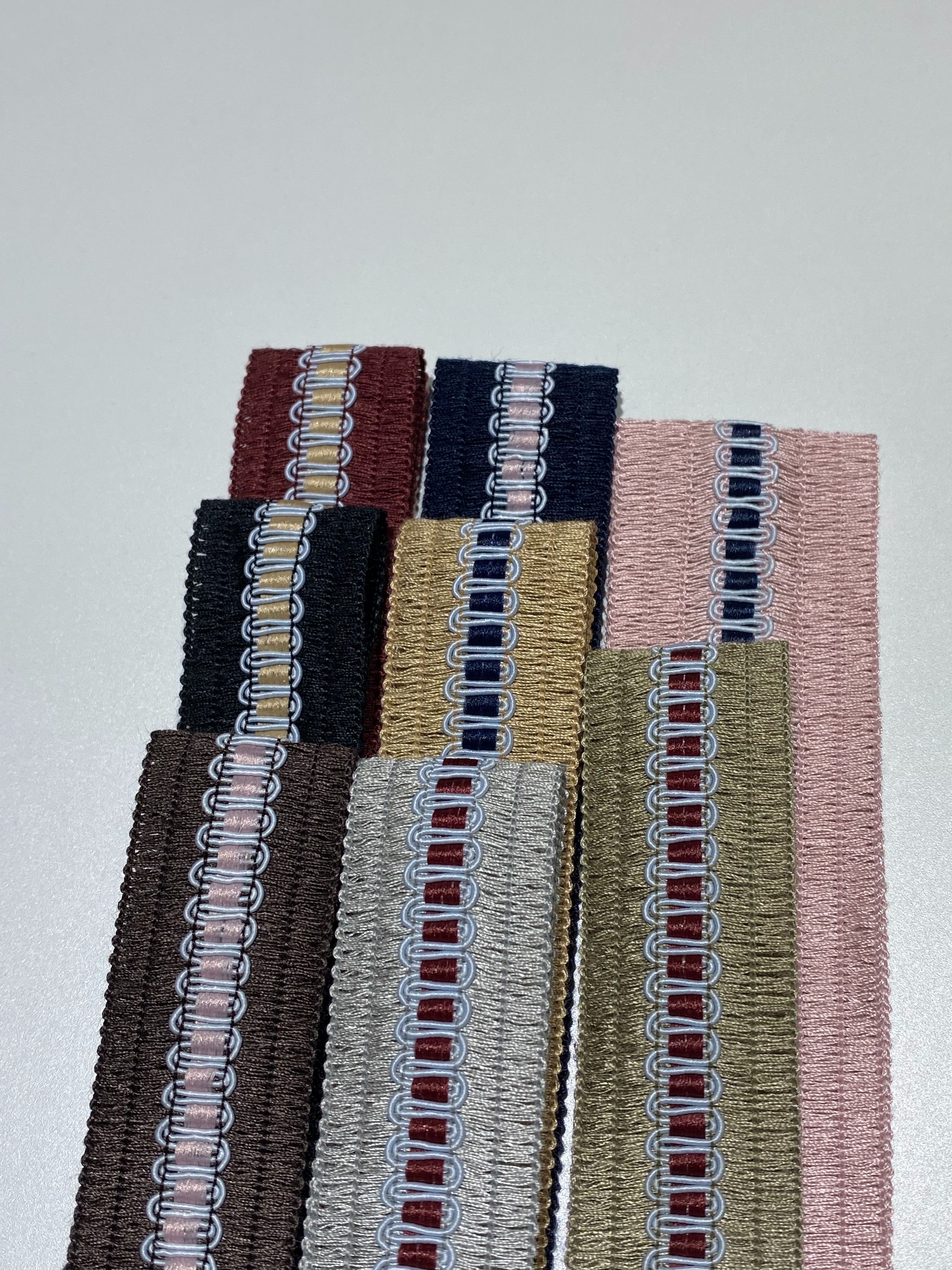 Take a look at the classic U-shaped hook strap creative clothing accessories details Picture