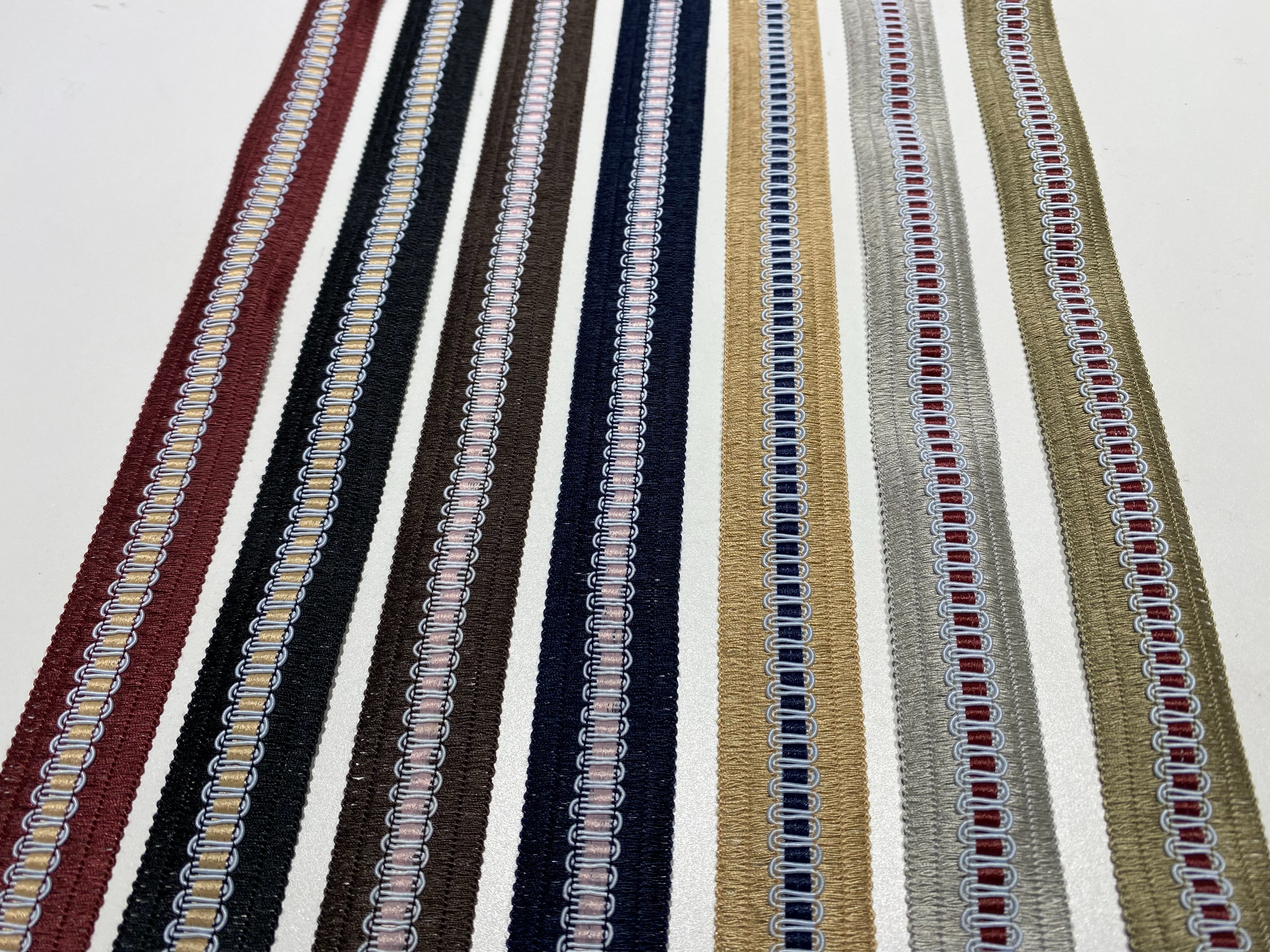 Take a look at the classic U-shaped hook strap creative clothing accessories