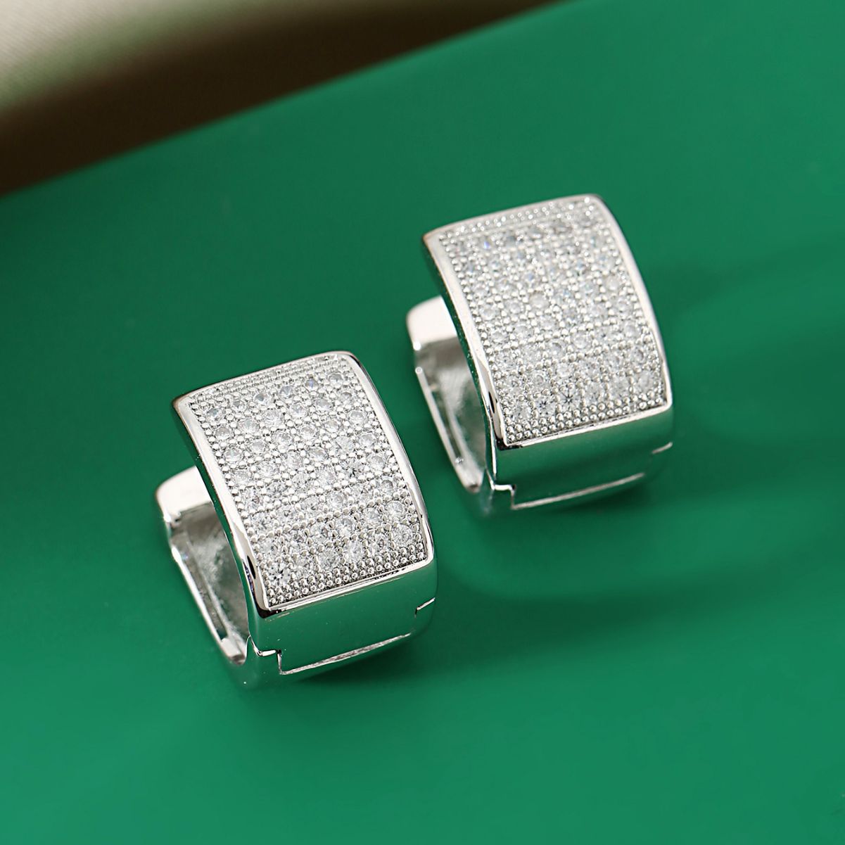 New cross-border European and American fashion U-shaped earrings, light luxury style, high-end feel, square studded with diamond ear buckles, versatile women's earrings Item Picture