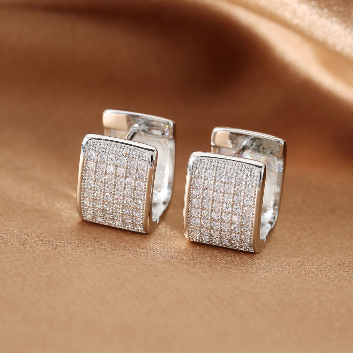 New cross-border European and American fashion U-shaped earrings, light luxury style, high-end feel, square studded with diamond ear buckles, versatile women's earrings detail image 2