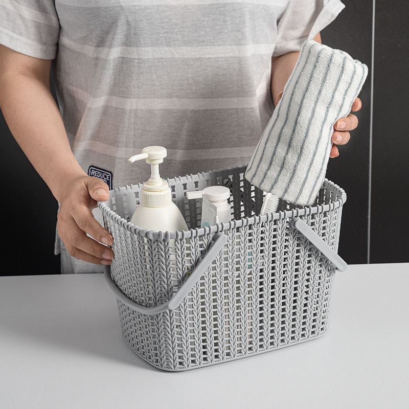 L59-009 Thickened desktop storage basket, plastic imitation rattan woven storage basket, organizing hand-held shower basket, storage basket Application Scenario