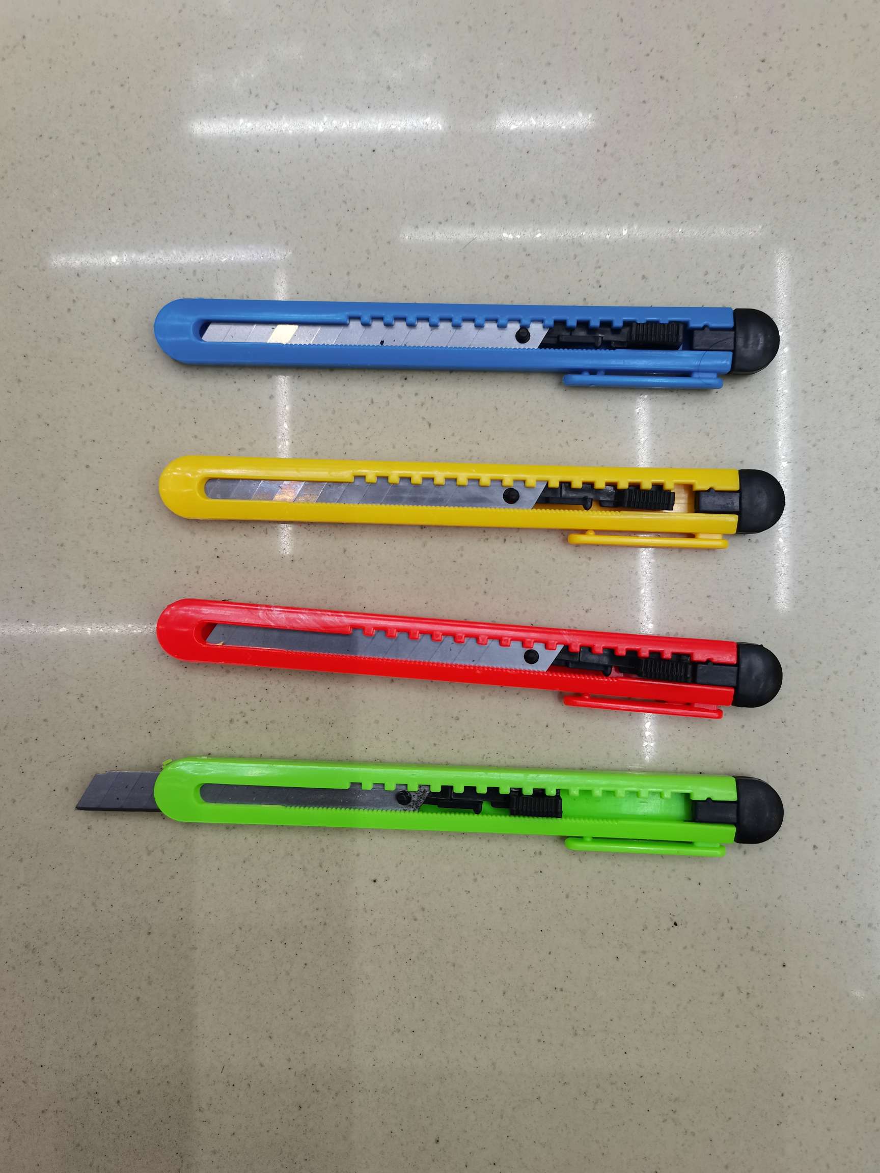 美工刀 小美工刀 迷你美工刀 开信刀 墙纸刀 五金工具 五金刀具 刀具剪具 木工刀 详情5
