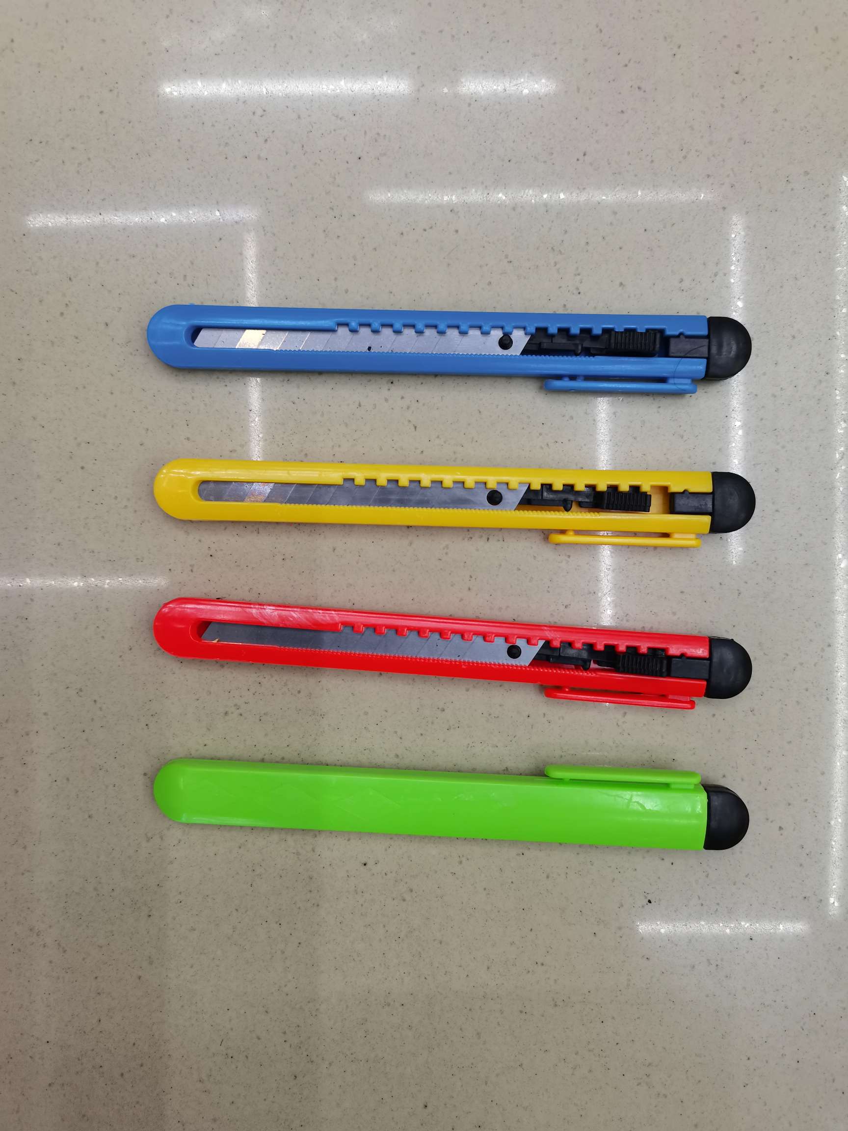 美工刀 小美工刀 迷你美工刀 开信刀 墙纸刀 五金工具 五金刀具 刀具剪具 木工刀 详情3