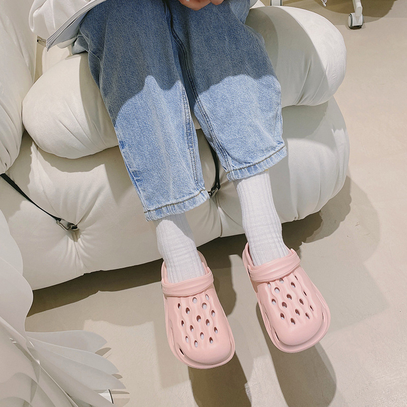 Korean-style crocs, men's and women's sandals, breathable for outdoor use, beach sandals, couple rafting shoes, flat bottom Specification image