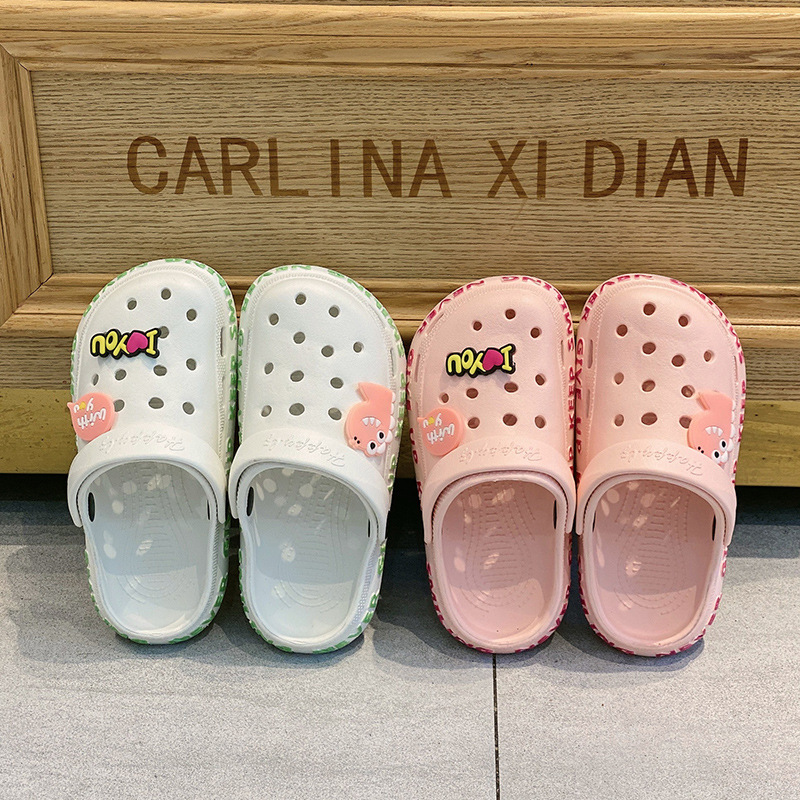 Cute big-headed shoes for foreign trade, popular Instagram cartoon hole-hole slippers, flat summer casual beach headwear details Picture