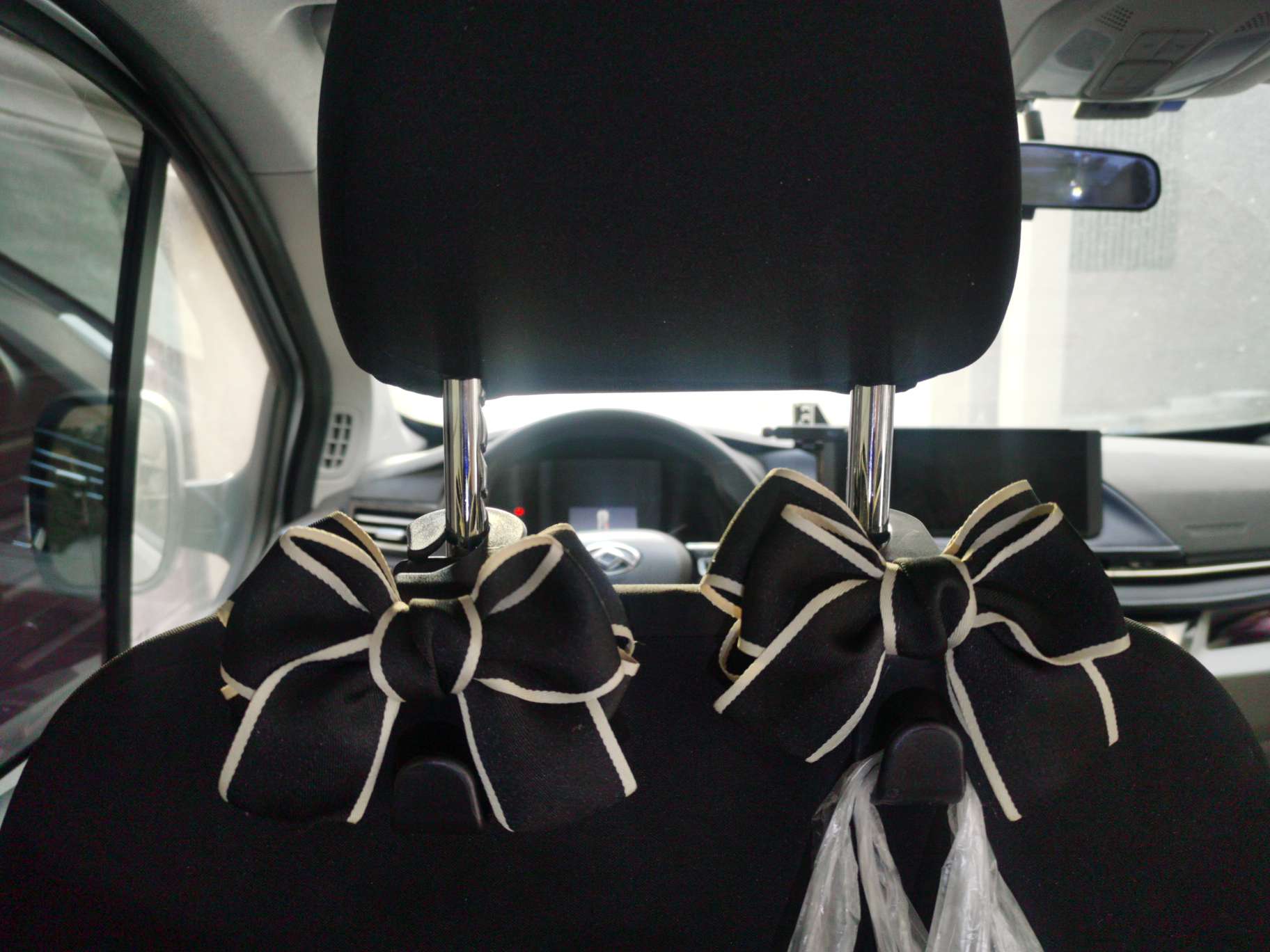 Bow Car Hook Seatback Car Hook Creative With Car Multi-Function Weighing In-Car Storage Hook Supplies Specification drawing