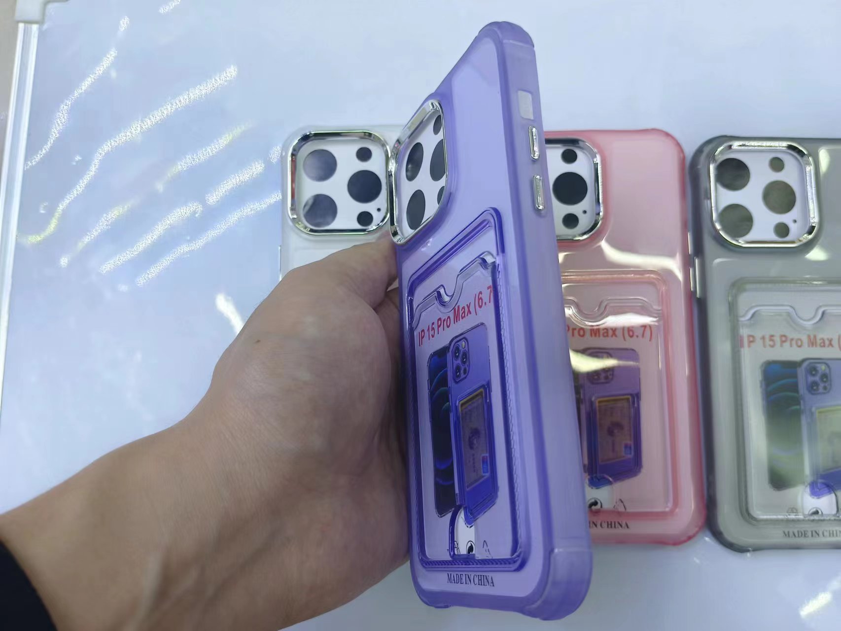 Transparent electroplated card case phone case Application Scenario