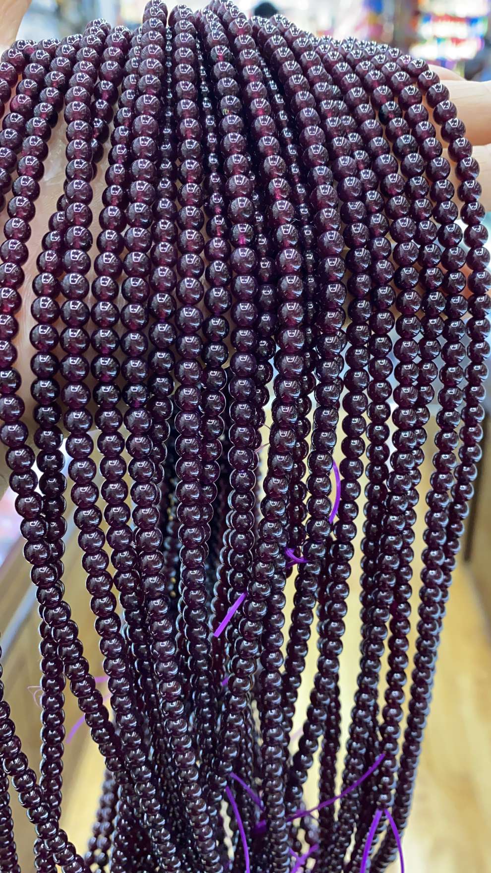 紫牙乌石榴石4.5毫米三圈⭕ 
​批量到货，10条起批💰28元一条[烟花][烟花][烟花]