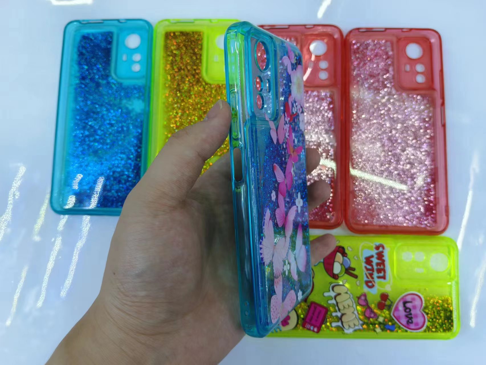 Color printed sand phone case Application Scenario