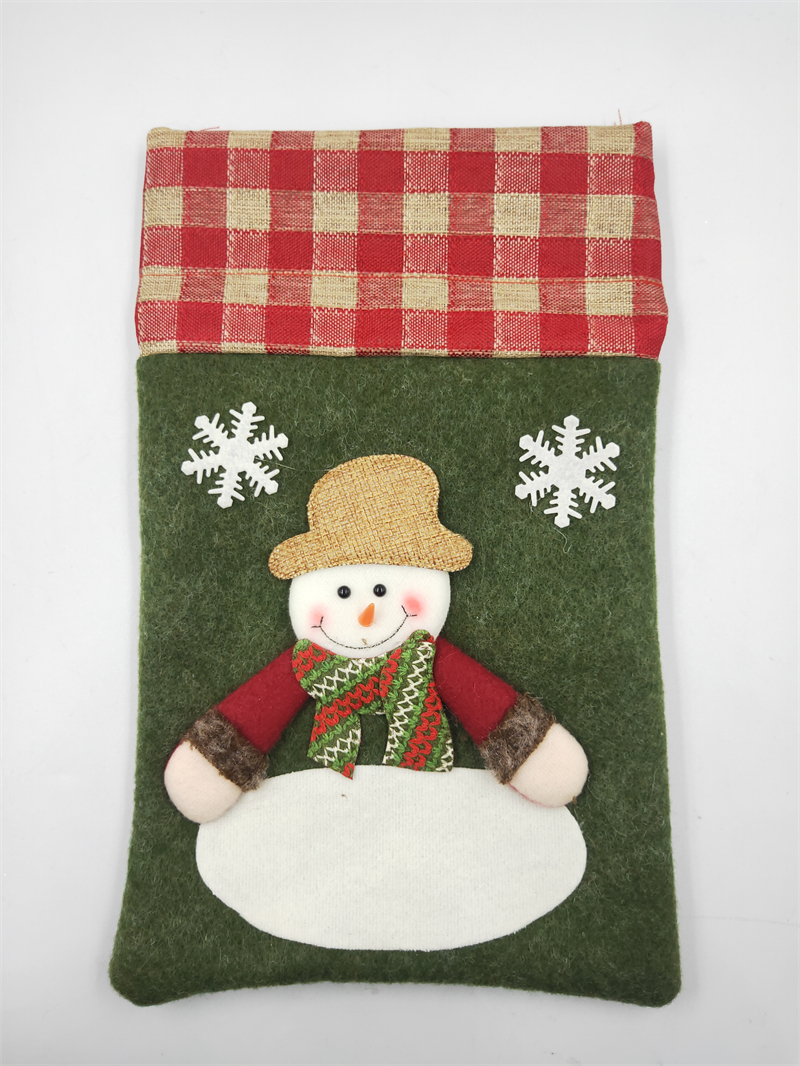 Cheung Chau Christmas Christmas Explosion Cartoon Christmas Gift Bag Christmas Snowman Old Man Pattern Christmas Decoration Gift Bag Pendant Application Scenario