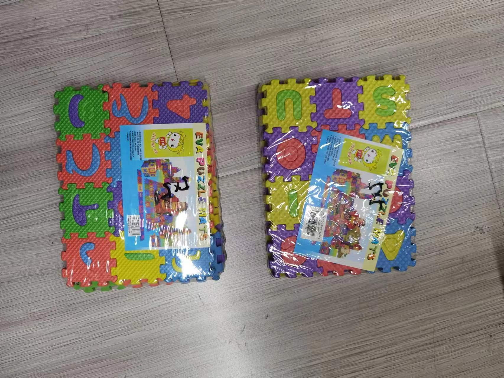 6mm thick small EVA puzzle floor mat, Arabic, 36-piece set, foamed puzzle mat, children's manual puzzle, small floor mat, children's educational cognitive toy puzzle, size 6*6CM Application Scenario