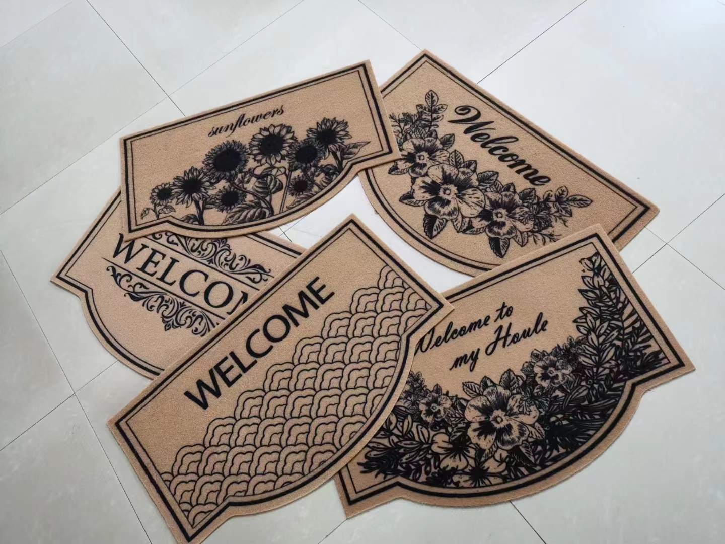 The thickness dimensions of the thin PVC base imitation shape coconut palm printed floor mat, rubbing mat, door mat, foot mat, indoor mat, household mat and mud scraper mat are 38*58/43*73/58*88cm Application Scenario