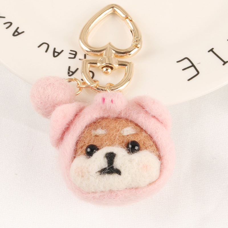 新款小粉帽羊毛毡柴犬合金汽车钥匙扣挂件可爱卡通小狗挂件情侣包包装饰                           图