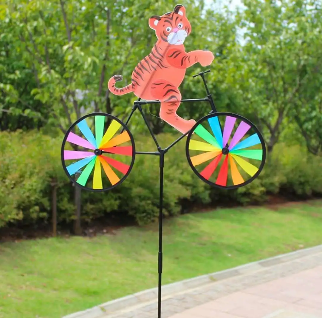 The street stall is selling popular three-dimensional bee, bike, animal, fabric windmill decorations, outdoor courtyard, and rotating children's toys detail image 6