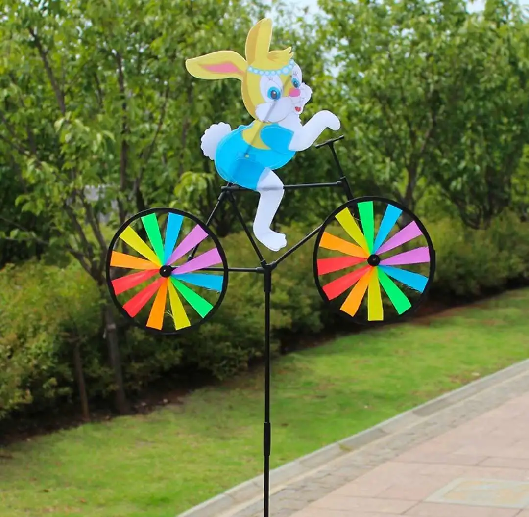 The street stall is selling popular three-dimensional bee, bike, animal, fabric windmill decorations, outdoor courtyard, and rotating children's toys detail image 8