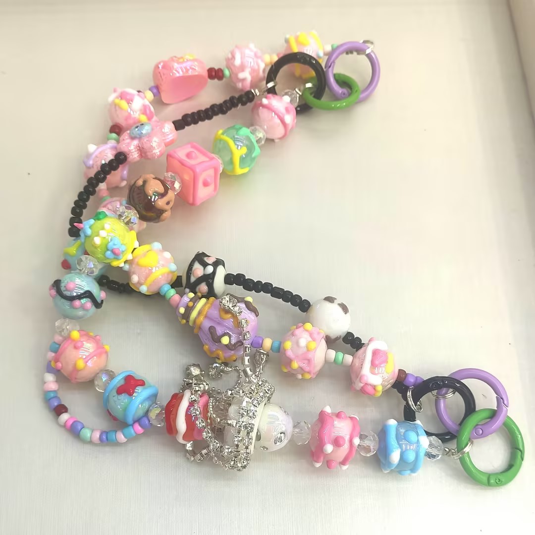 Original multi-functional three-in-one mobile phone chain, mobile phone bead string, bag pendant, candy tassel, pearl luster, high-quality keychain Specification image